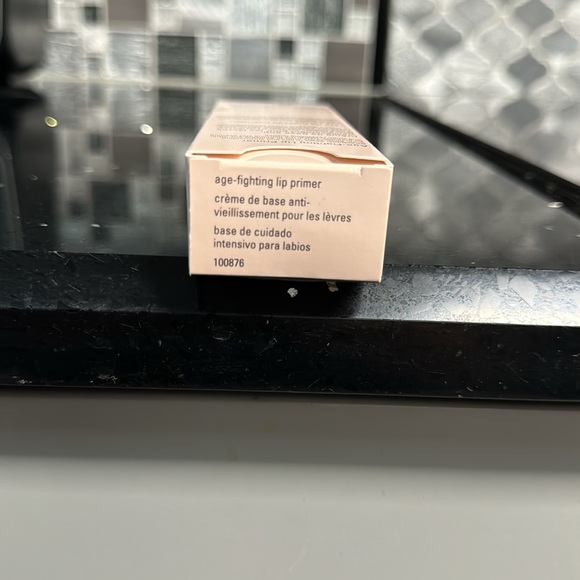 Mary Kay age fighting lip primer - Picture 3 of 3